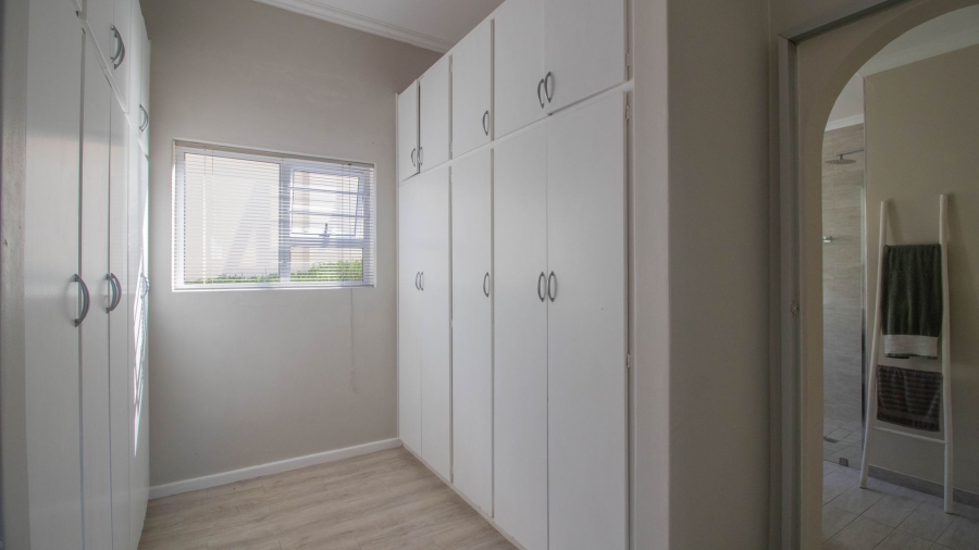6 Bedroom Property for Sale in Beacon Bay Eastern Cape